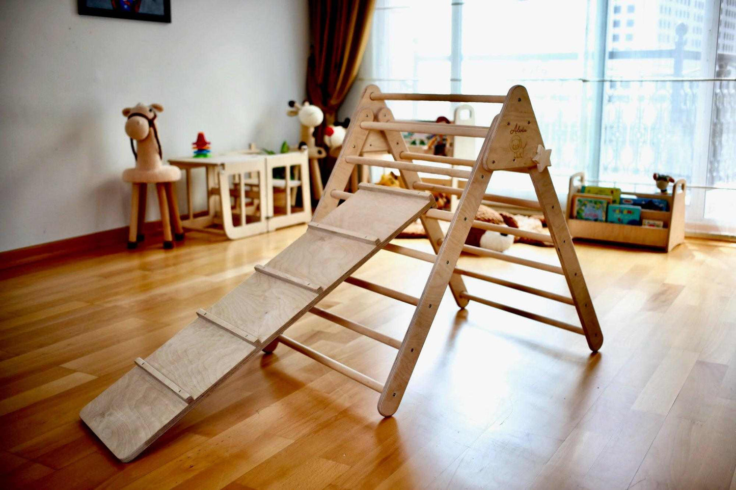 Montessori climbing set with natural wood Pikler triangle and climbing ramp for toddlers indoor play